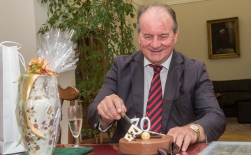 A megyeházán köszöntötték 70. születésnapja alkalmából Balsay Istvánt