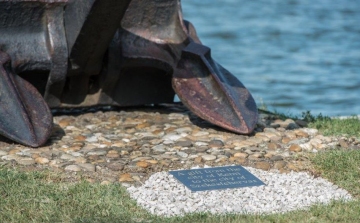 Emléktáblát avattak a Csónakázó-tó horgonyánál a finn-magyar barátság ünnepén