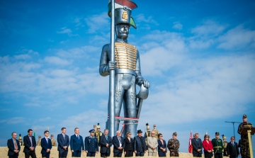 A Föld legnagyobb katonaszobra - felavatták Miskahuszár szobrát Pákozdon