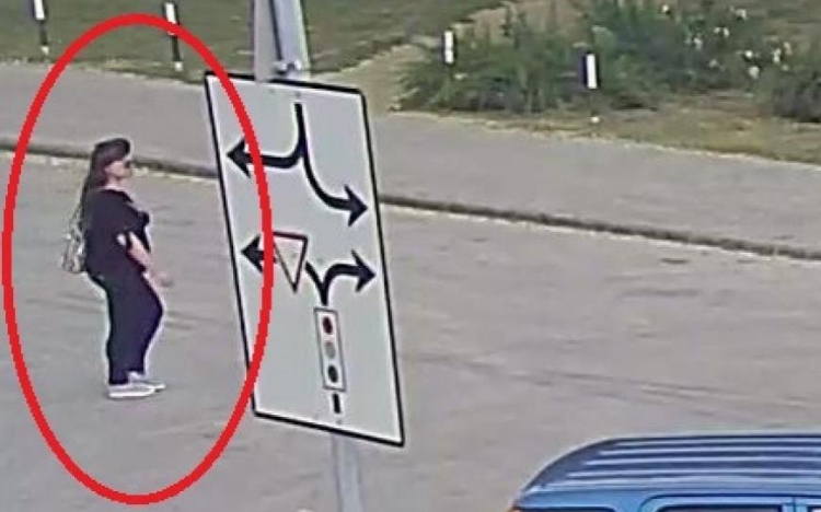 Biciklis és gyalogos ütközött – Ezt a nőt keresi a rendőrség!
