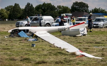 Földhöz csapódott egy vitorlázó repülőgép Hajdúszoboszlón