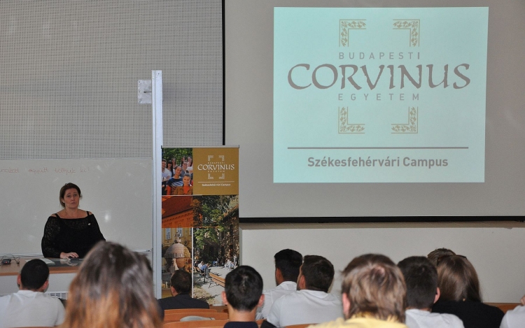 Beiratkoztak a Corvinus Egyetem székesfehérvári campusának elsőéves hallgatói