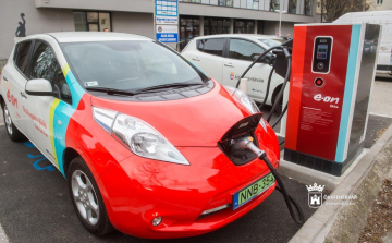 Újabb öt elektromos töltőállomás Székesfehérváron