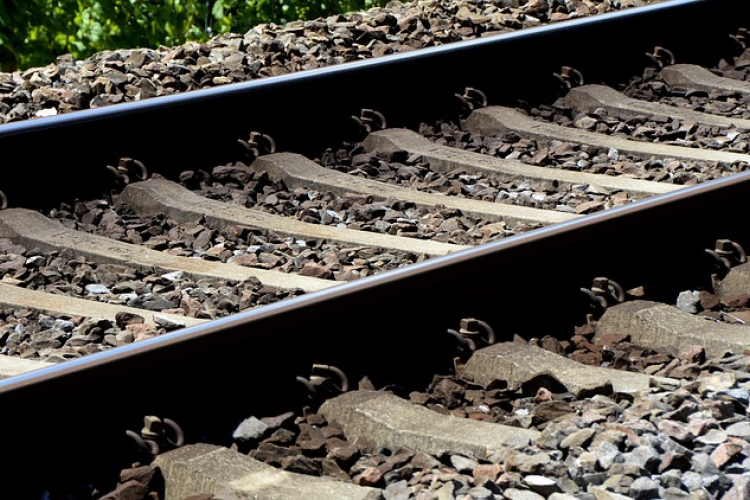 Sósav szivárog egy tehervonatból a hatvani vasútállomáson