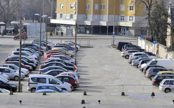 Régészeti próbafeltárás lesz - jövő keddtől lezárják a Palotai úti kis murvás parkolót