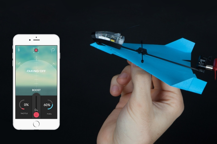 Nem tudod, mit vegyél karácsonyra? 10 ezer forintért olyan papírrepülőt kapsz, ami mobillal irányítható