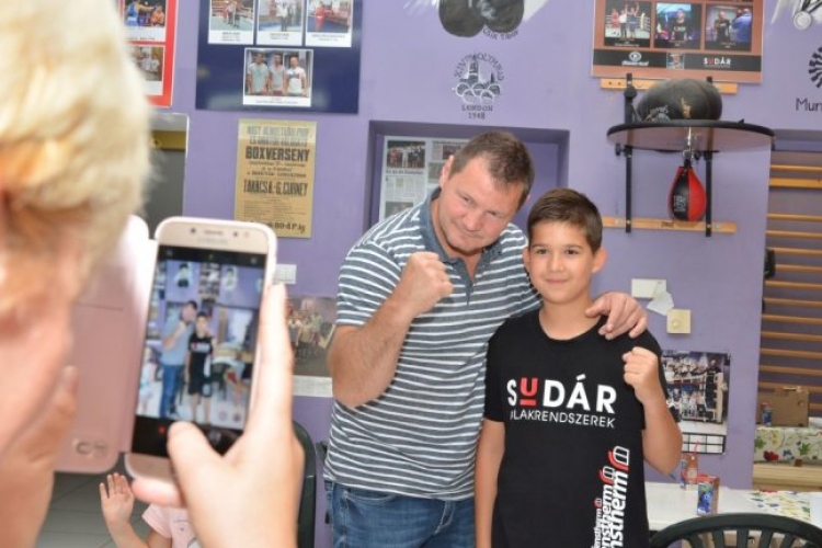 Madár is eljött a fehérvári boksztáborba