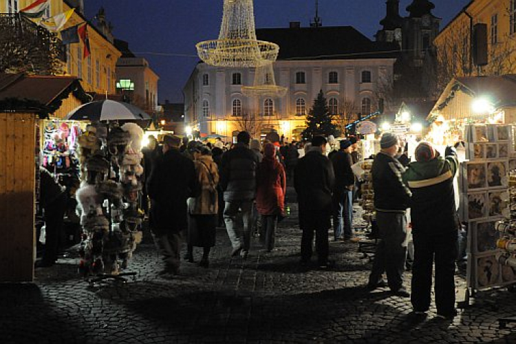 Gyertyagyújtás, Újszövetség maraton és Szabó Leslie - adventi programok Székesfehérváron 2017