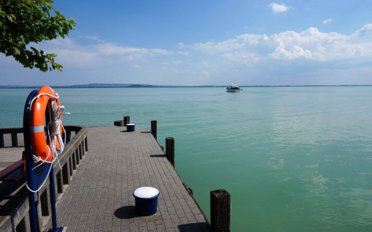 A Balaton vize csaknem 30 fokig melegedett