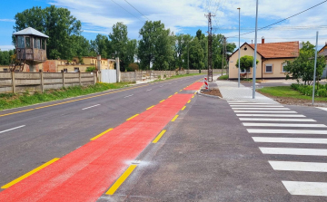 Az utolsó szakaszt aszfaltozzák pénteken a megújuló Zámoly utcában