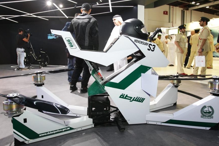 A dubaji rendőrség lassan repülő motorokra cseréli a luxus-sportkocsi flottáját (videó)