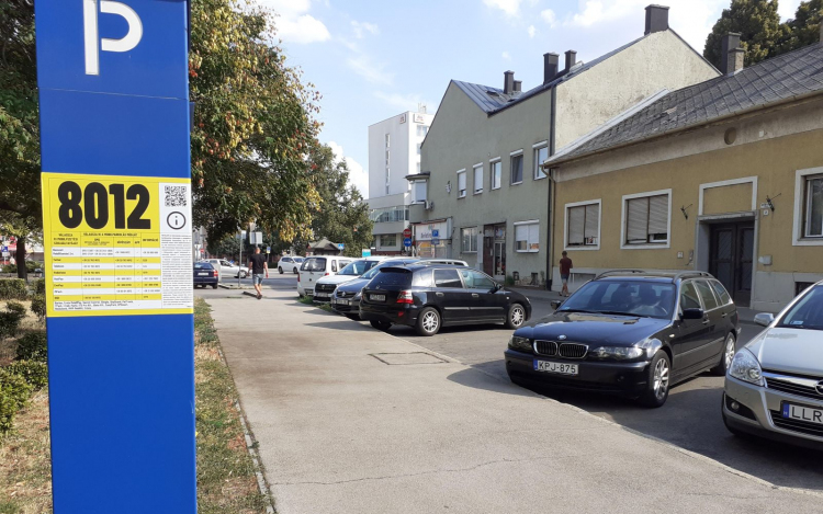 Így változik a fehérvári parkolás augusztus 1-jétől - szombaton 12 óráig működik majd a fizetőparkoló rendszer
