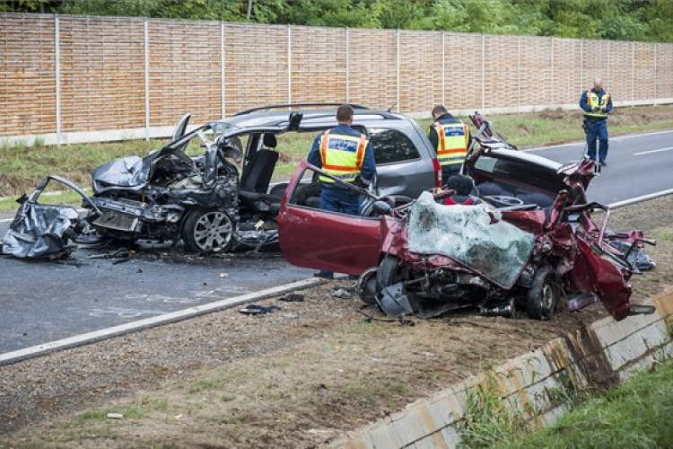 Hárman meghaltak balesetben Debrecen határában