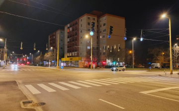 Várhatóan délutánra javítják meg a lámpát a Budai út-Gáz utca kereszteződésben