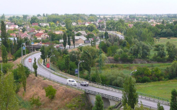 Szombaton három órára lezárják a Balatoni úti felüljárót kaszálási és fenntartási munkák miatt
