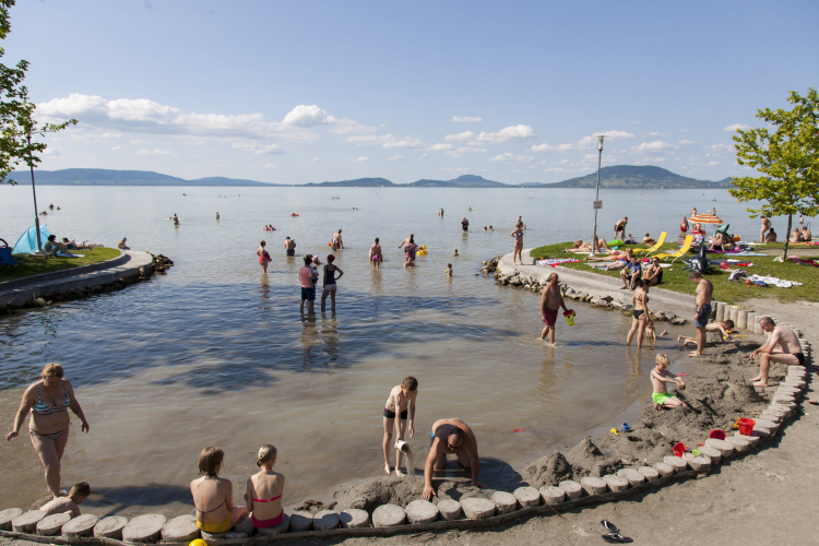 Belefulladt két férfi a Balatonba
