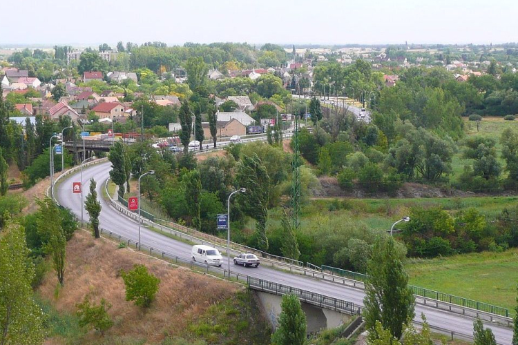 Szombaton három órára lezárják a Balatoni úti felüljárót kaszálási és fenntartási munkák miatt