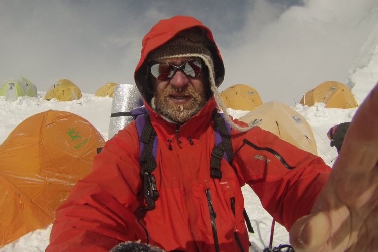 Egy végstádiumú rákos beteg is meghódította idén a Mount Everestet