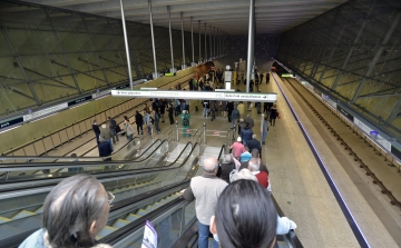 4-es metró - BKK: félmillióan utaztak a hétvégén az új vonalon