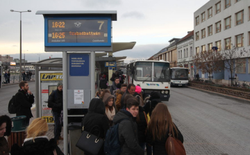 A székesfehérvári buszállomáson őrjöngött egy férfi