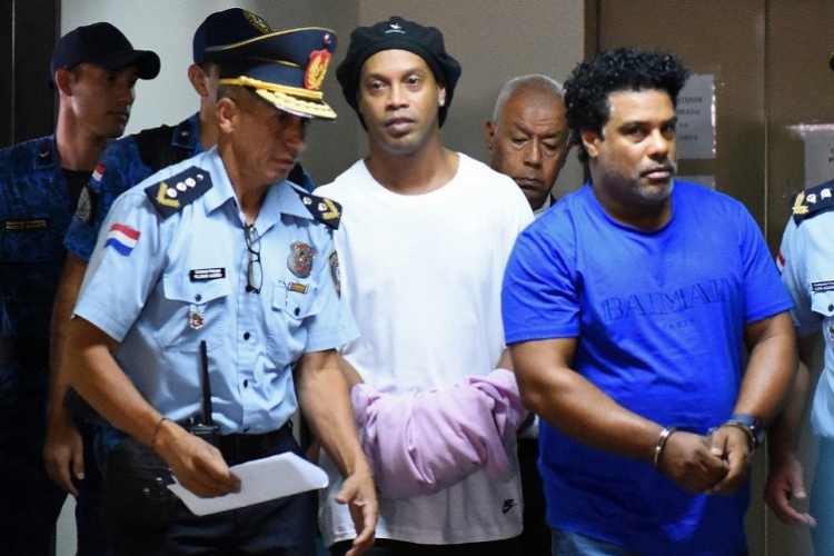 Ronaldinho és fivére börtönben marad