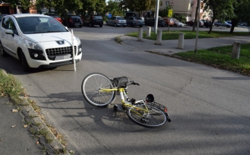 Elütöttek egy kerékpárost a Sarló utcában