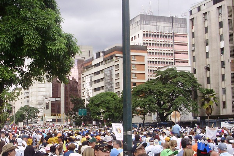 Több ezer spanyol diák tüntet országszerte egy szexuális bűncselekmény bírósági ítélete miatt