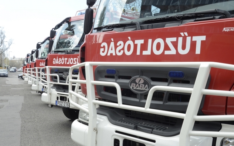 Új tűzoltóautó érkezett Székesfehérvárra és Martonvásárra