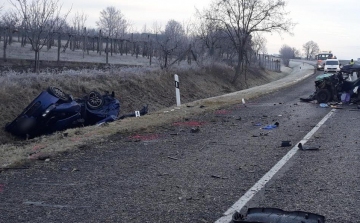 Két autó karambolozott Bicskénél, mindkét sofőr meghalt 