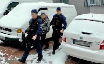 Műszaki áruházakat fosztogatott három román férfi