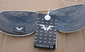 29 millió forintnyi hamis napszemüveget foglaltak le az M7-esen