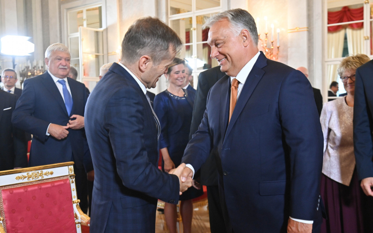 A kormány felbontja a Krausz Ferenc alapítványával kötött szerződést