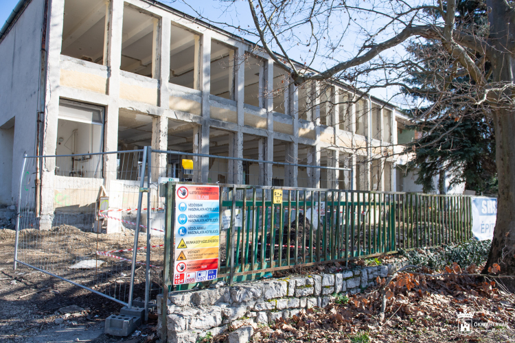 Iskolafelújítások Székesfehérváron – a Tóparti tavaszra elkészül, az egykori Ybl is megújul