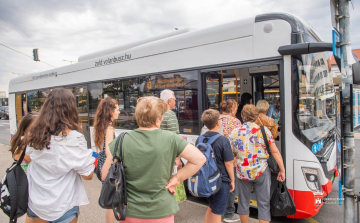 AUGUSZTUS 1-JÉTŐL BEVEZETIK AZ IDŐALAPÚ ELEKTRONIKUS JEGYEKET ÉS BÉRLETEKET A HELYI BUSZKÖZLEKEDÉSBEN