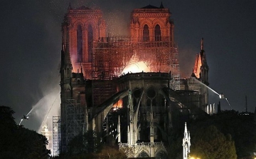 Székesfehérvár is csatlakozik a  Notre-Dame újjáépítéséhez