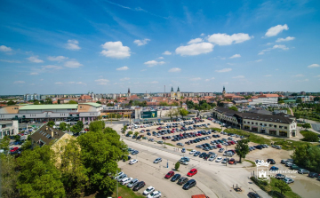 Világmárkákkal bővülhet a Plaza kínálata, új parkolóhelyek létesülnek a belvárosban