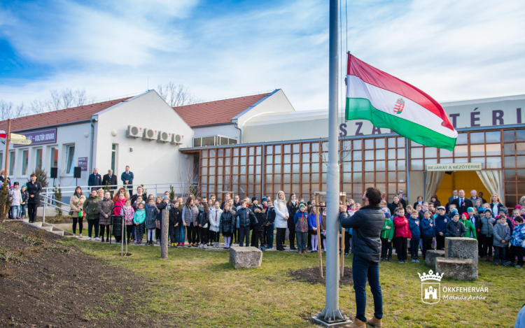 Ünnepi megemlékezés, szobor-újraavatás és épületbejárás is volt szerdán Feketehegyen