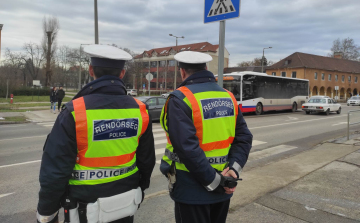 Akció a gyalogosok védelme érdekében - razzia a fehérvári zebráknál