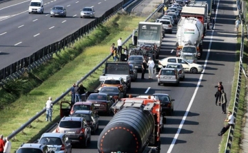 Óriási a torlódás egy baleset miatt az M7-es autópályán