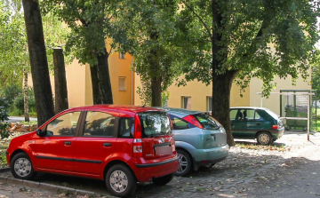 Bevonják a vasút környékét is a fizetős parkolás rendszerébe