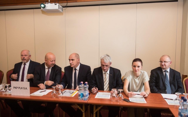 A Visegrádi országok vasúti szakemberei tanácskoznak Fehérváron
