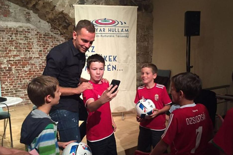 Fejér megyéből is várják a gyerekfocistákat Juhász Rolandék