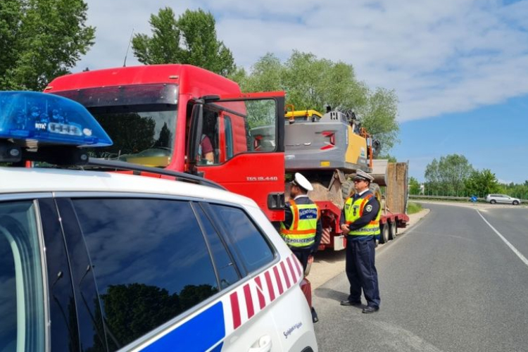 Teherautókat és buszokat ellenőriztek - 107 alkalommal állapítottak meg jogsértést