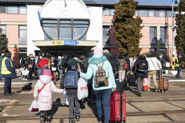 Az idegenrendészet megnövelt létszámmal segíti a menekülőket