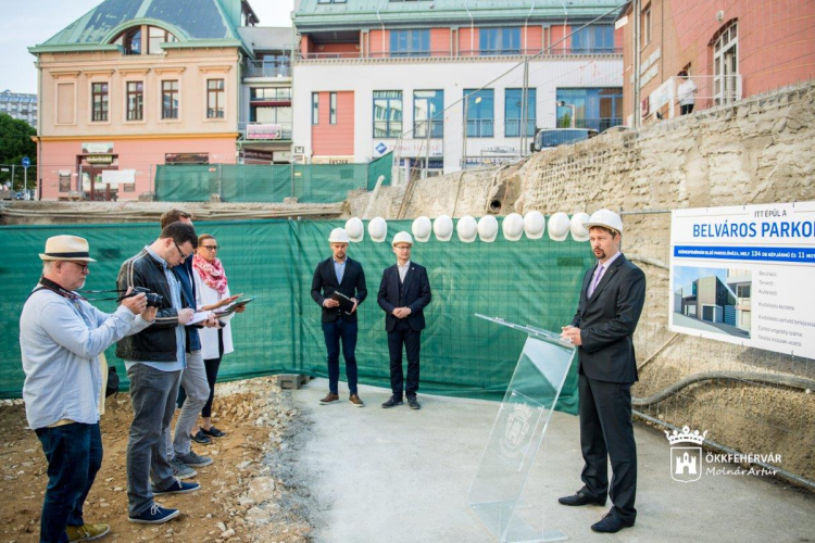 Jövő év elején nyit az első fehérvári parkolóház