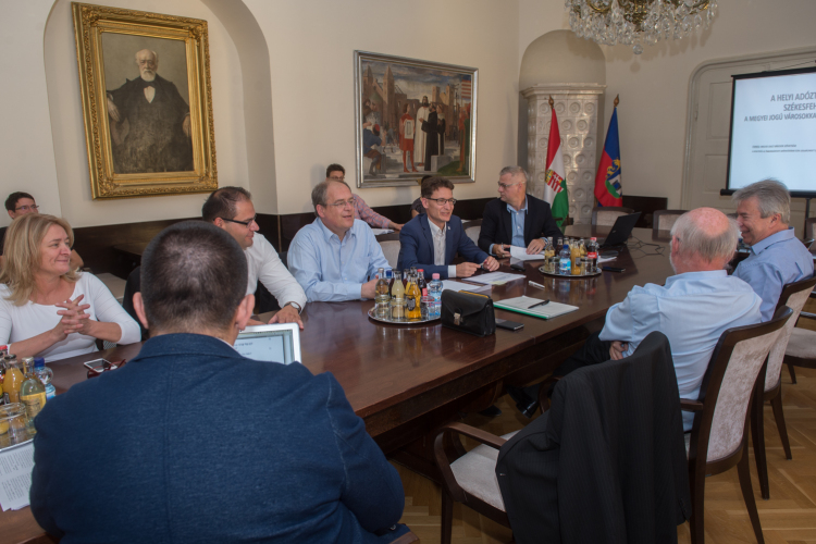 Az országban egyedülálló fórum a gazdaság érdekében