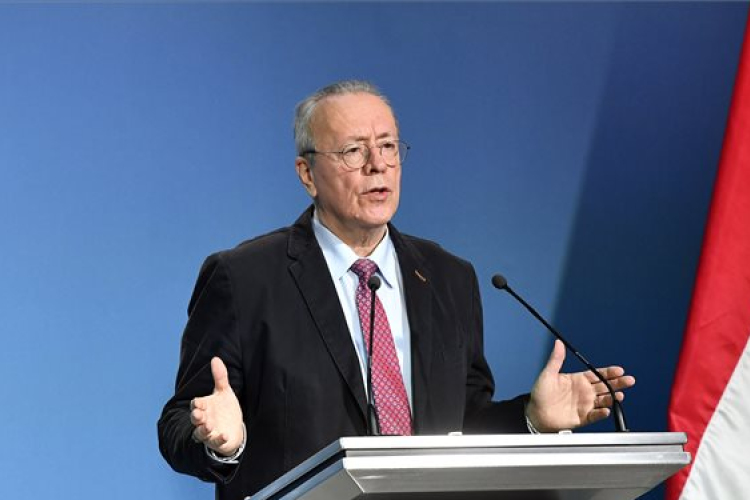 Ünnepekkor is védik a határt a katonák és a rendőrök