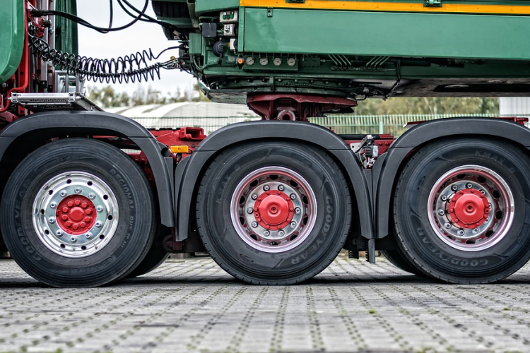 Kilencvenmilliós útdíjcsalást derített fel a NAV