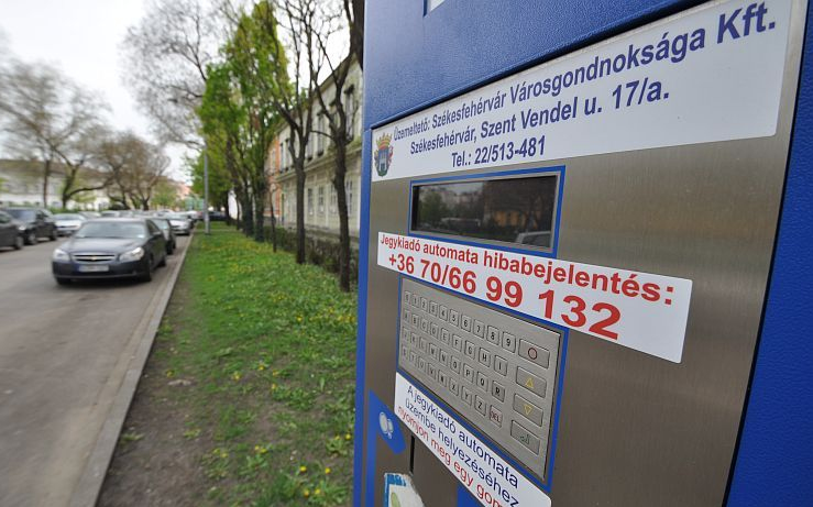 Két hét után január 3-án kell először fizetni a parkolásért Székesfehérváron