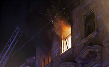 Tűz ütött ki Budapesten egy lakásban, eszméletlen állapotban mentettek ki egy lakót